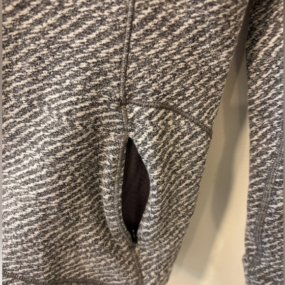 Lululemon Outrun 1/2 Zip Heathered Grey Pullover Jacket Athleisure Running Gym - Picture 6 of 10